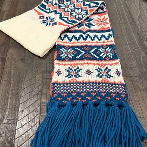 Women's Scarf Old Navy Blue, Coral Pink and Cream
Long Fringe Soft NWOT